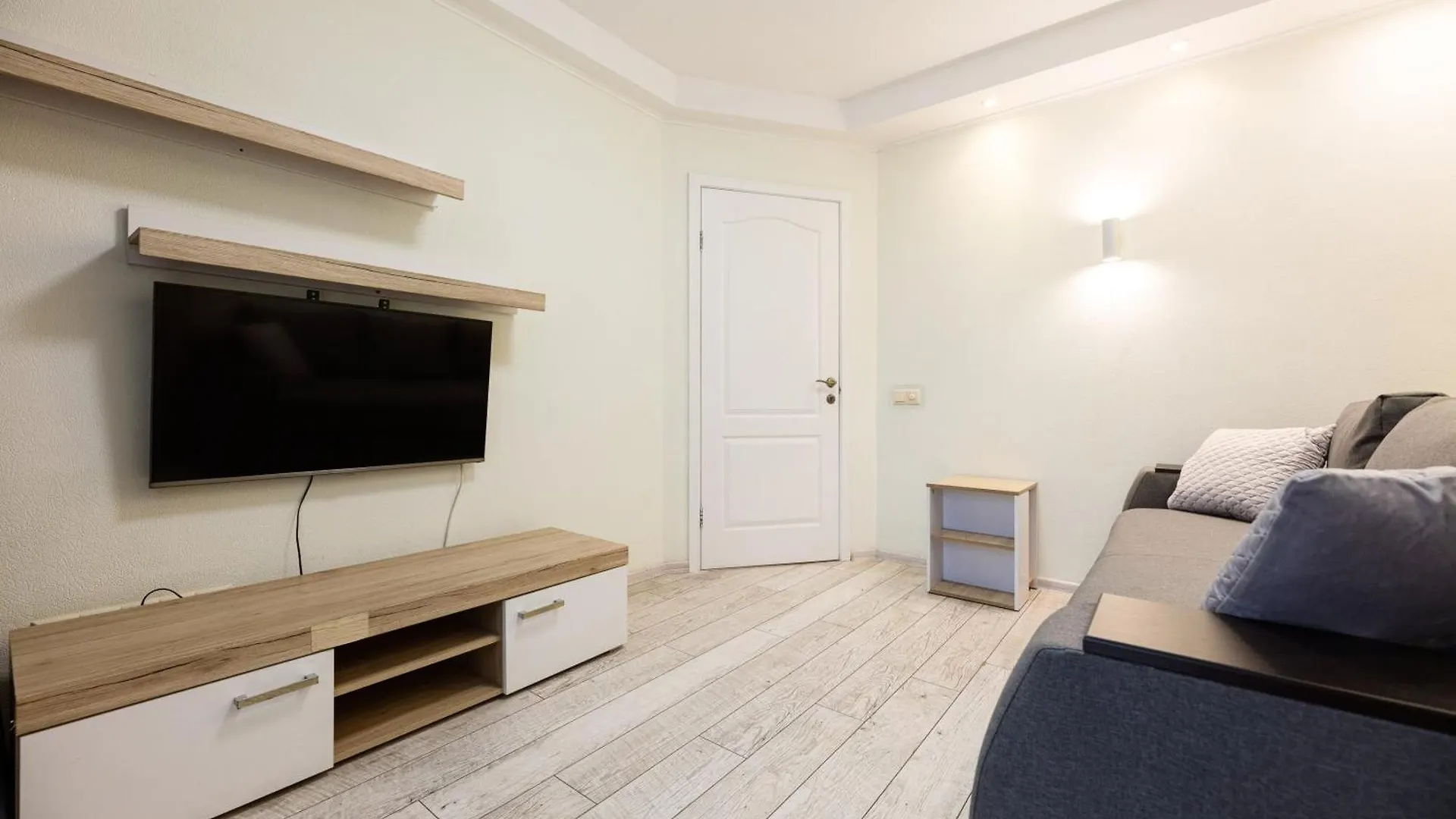 Апартаменти Дарницька Площа Kyiv Apartment
